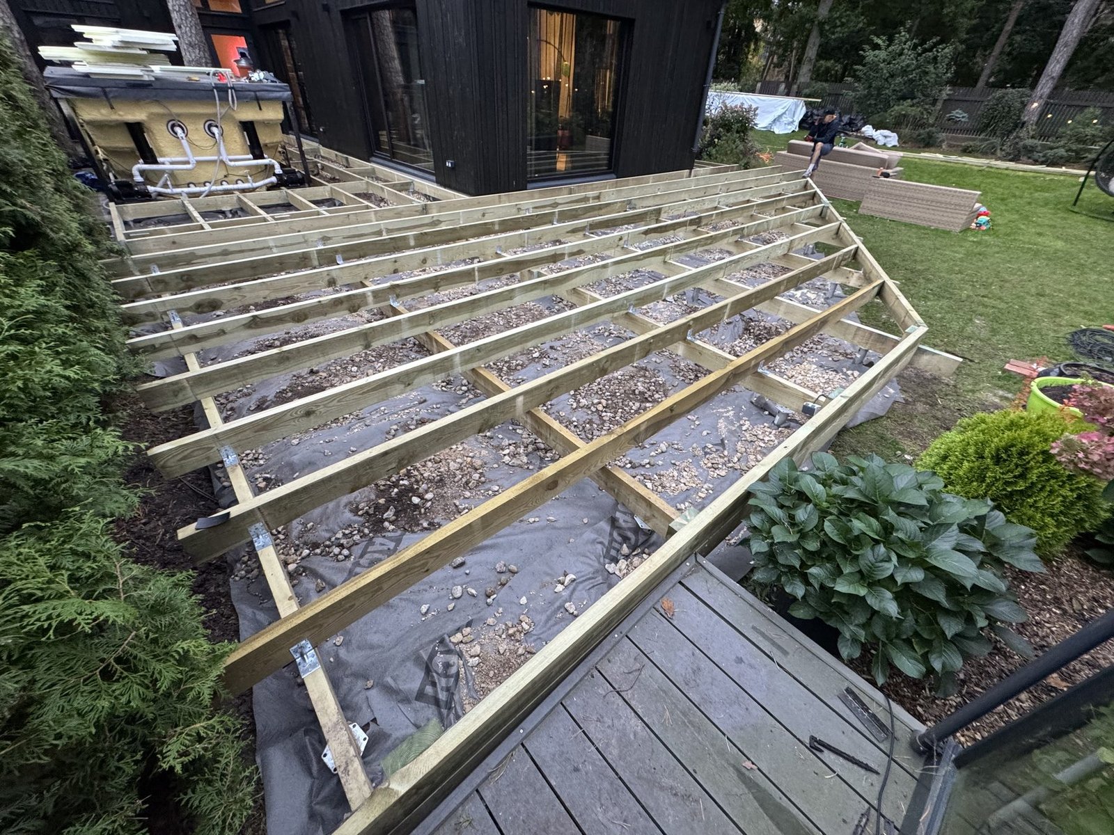 Terraza de madera: estructura y rastreles.